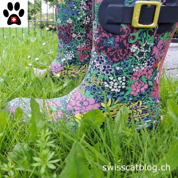 lovely flowery rubber boots